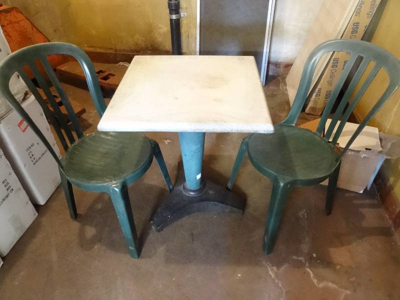 lot 312 image: Patio Table & Chairs