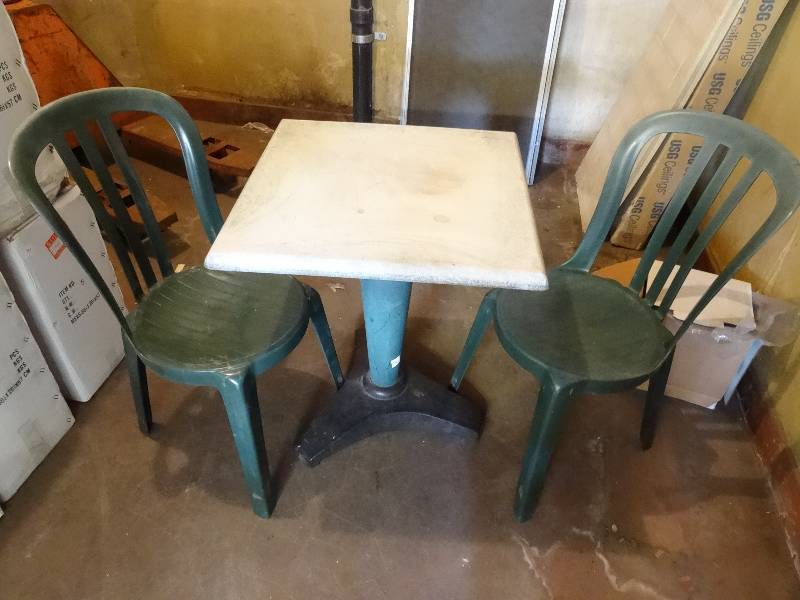 lot 313 image: Patio Table & Chairs