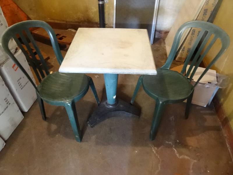 lot 314 image: Patio Table & Chairs