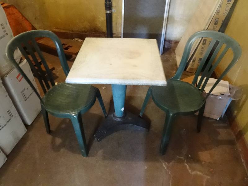 lot 316 image: Patio Table & Chairs