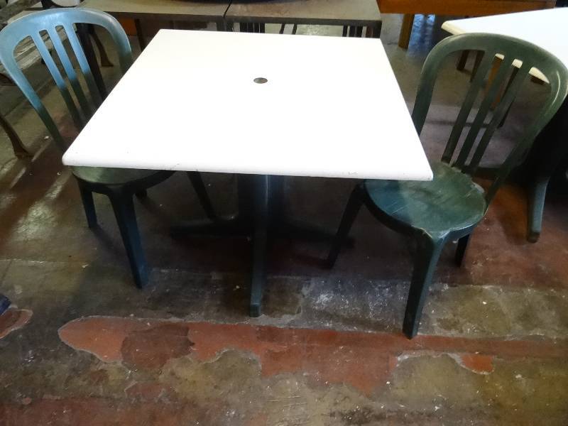 lot 318 image: Patio Table & Chairs