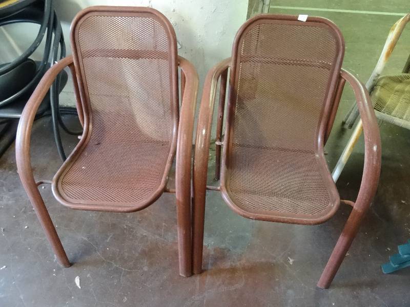 lot 321 image: Patio Chairs