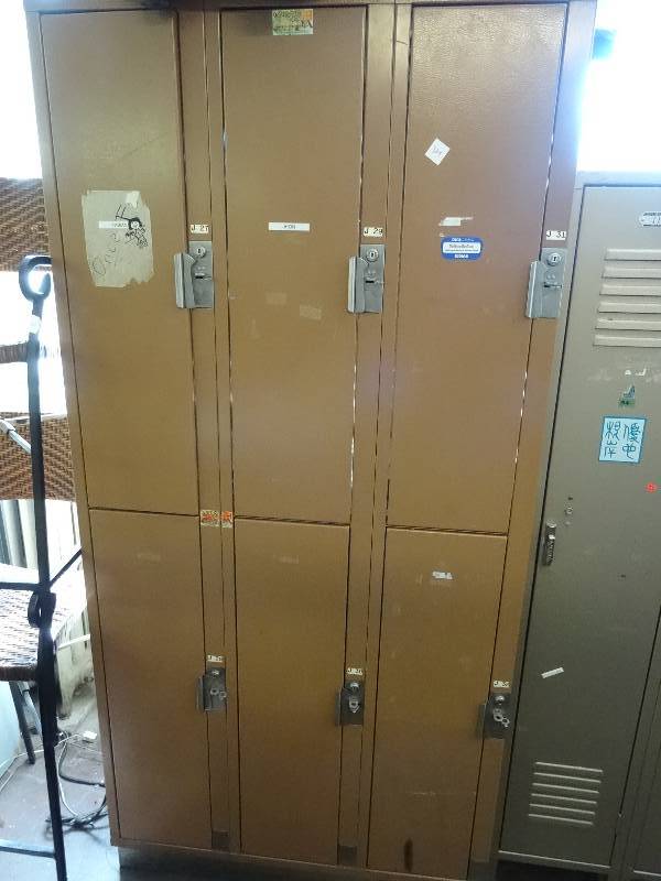lot 329 image: Locker Unit