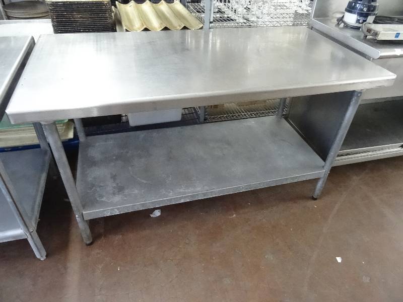 lot 354 image: Prep table