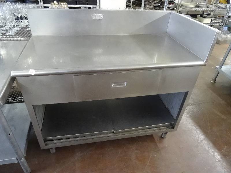 lot 356 image: Waitress Station