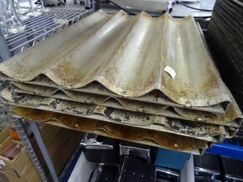 lot 375 image: Bread Pans