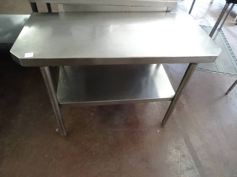 lot 383 image: Table