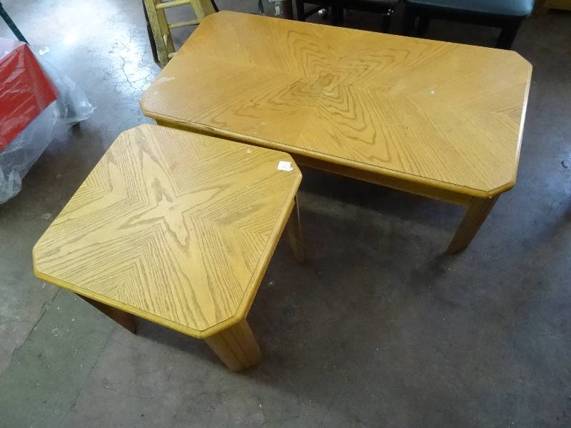 lot 334 image: End and Coffee Table