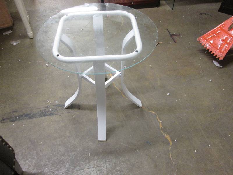 lot 13 image: Small white metal table with glass ...