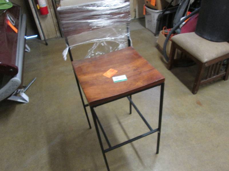 lot 18 image: Carolina Cottage 30 in. Berkshire B...