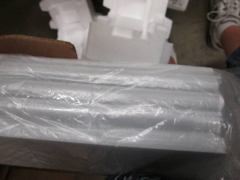 lot 36 image: Premier Fusion White 32x80 inch fol...