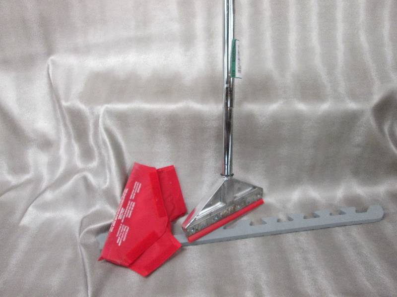 lot 47 image: QEP 8 in. Wide Adjustable Razor Flo...