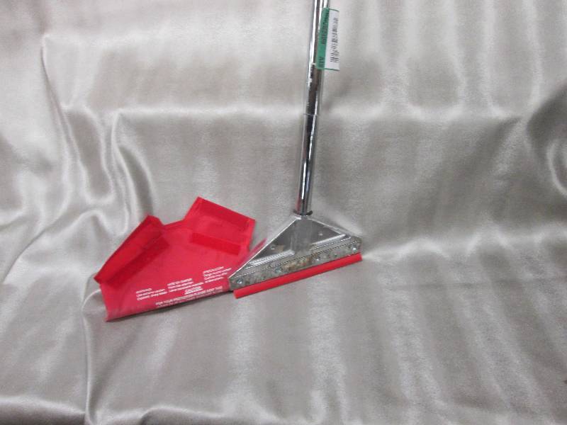 lot 48 image: QEP 8 in. Wide Adjustable Razor Flo...