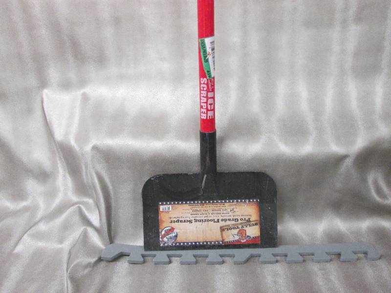 lot 49 image: Bully Tools Big Bully 12 in. Floori...