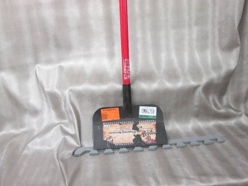 lot 51 image: Bully Tools Big Bully 12 in. Floori...