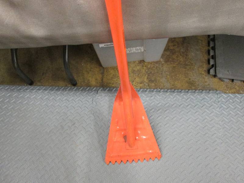 lot 57 image: HDX 55 inch Shingle Remover...