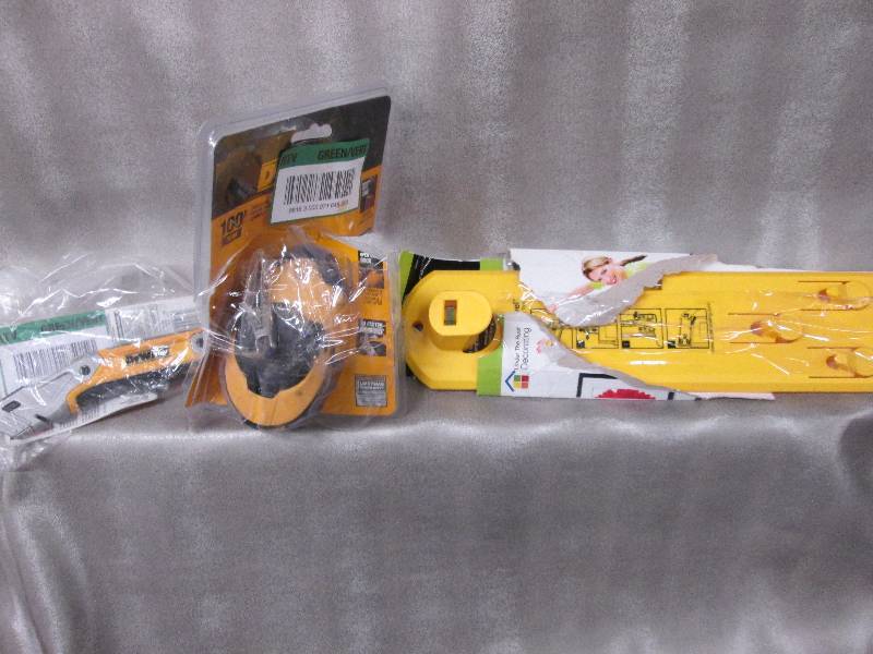 lot 79 image: Dewalt Utility Knife & Chalkline, H...
