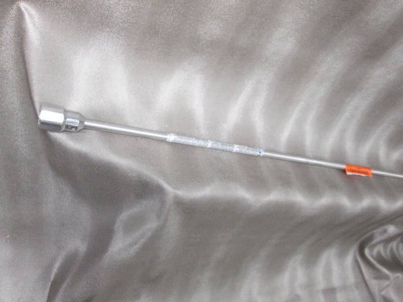 lot 101 image: Graco 30 inch tip extension...