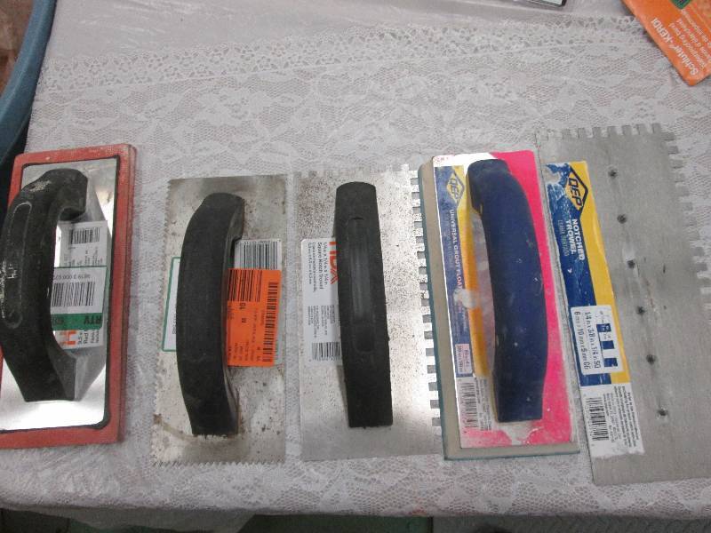 lot 122 image: Lot of assorted trowels & floats...