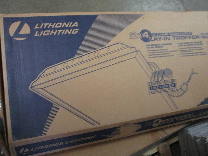 lot 216 image: Lithonia Lighting 4-Light White Flu...