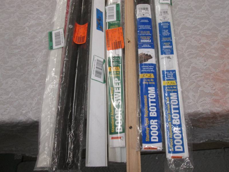 lot 289 image: Lot of 7 assorted door sweeps and b...