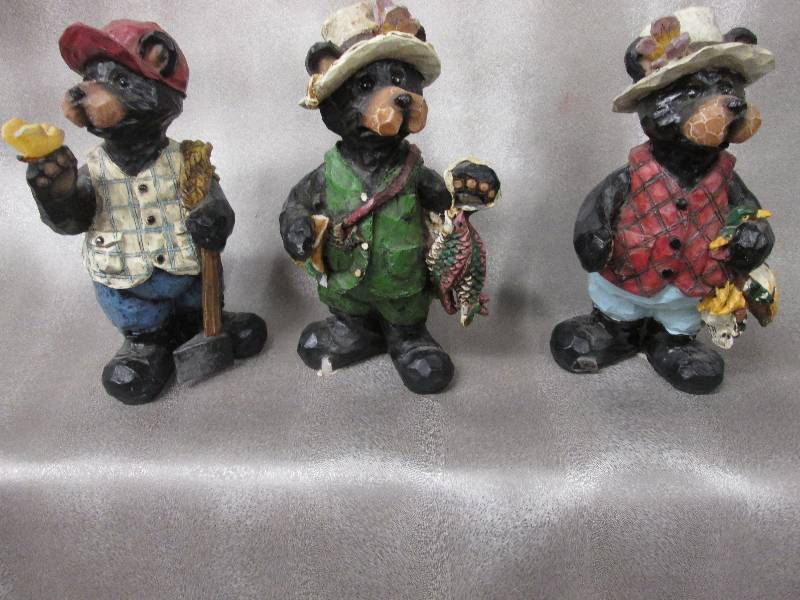 lot 324 image: Lot of 3 woodsy bear figurines 6 1...
