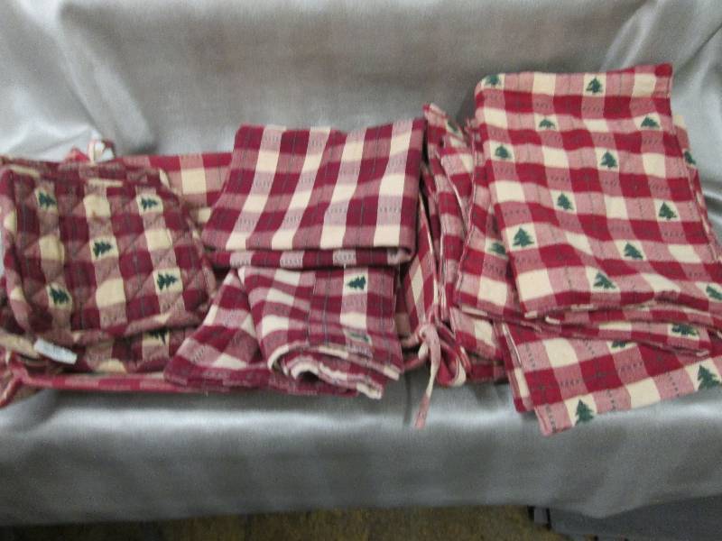 lot 329 image: Set of red ginghampine print towel...