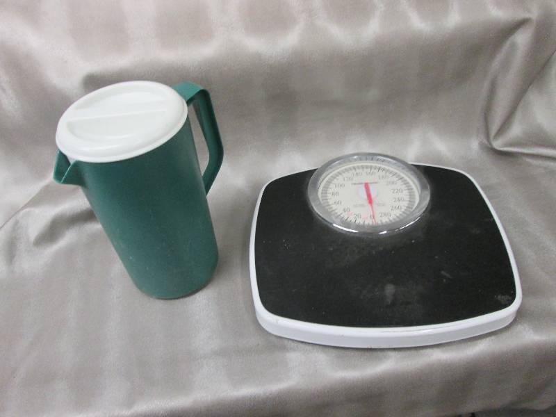 lot 330 image: Plastic green pitcher, Healthometer...