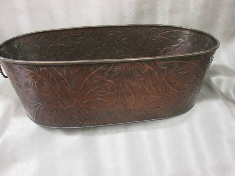 lot 335 image: Bronze metal tub 21 inch length...