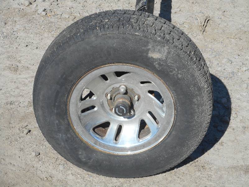 lot 4 image: 5-Lug Trailer Axle With Hydraulic B...
