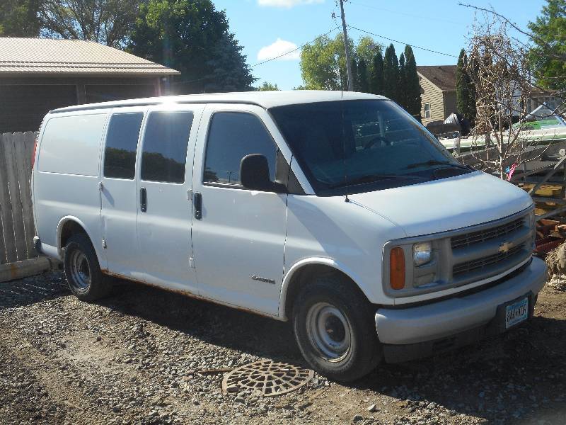 lot 2 image: 2001 Chevrolet Express 1500 Van, Au...