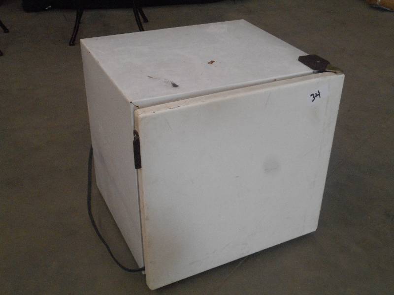 lot 34 image: Sears Mini Fridge With Freezer ...