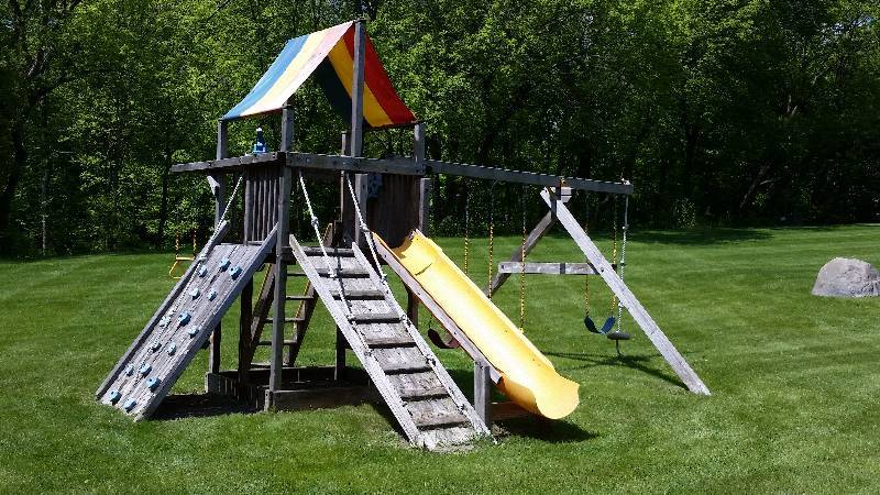 lot 5 image: Rainbow Deluxe Playground Set, Used...