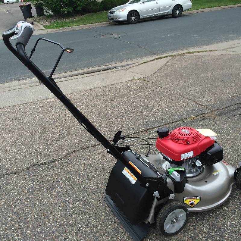 Honda 21 in. 3-in-1 Variable Speed Self-Propelled Gas Mower with Auto Choke Model # HRR216K9VKA In New Conditions  tested