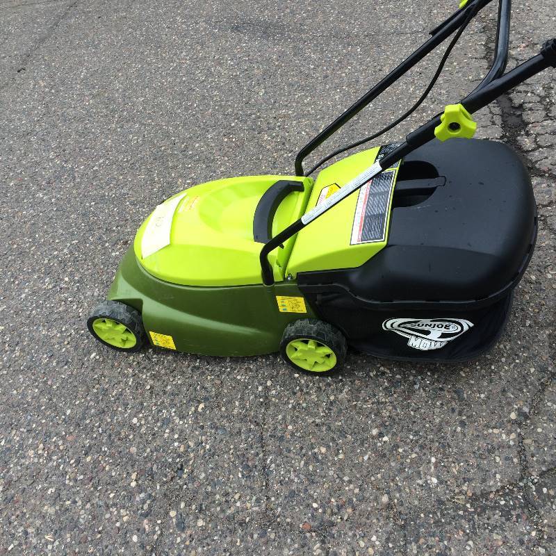 Sun Joe 14 in. 12 Amp Lawn Electric Mower Model # MJ401E Working