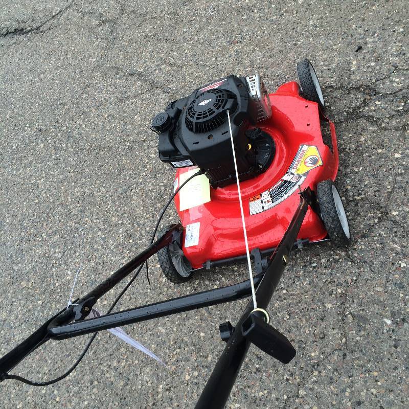 MTD 20 in. 125cc OHV Briggs & Stratton Walk-Behind Gas Lawn Mower  in Like New working Conditions