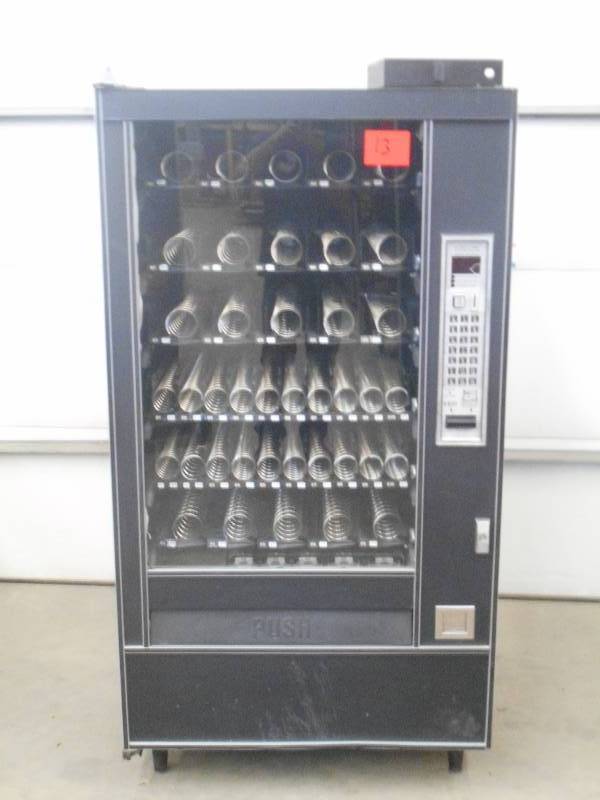 lot 13 image: Automatic Products Model Snackshop...