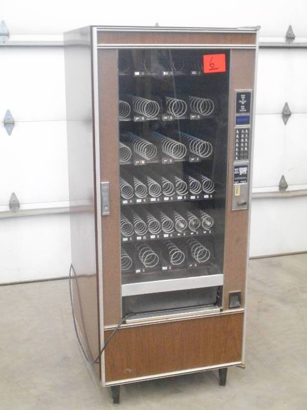 lot 6 image: National Vendors Model Snacktron 2...