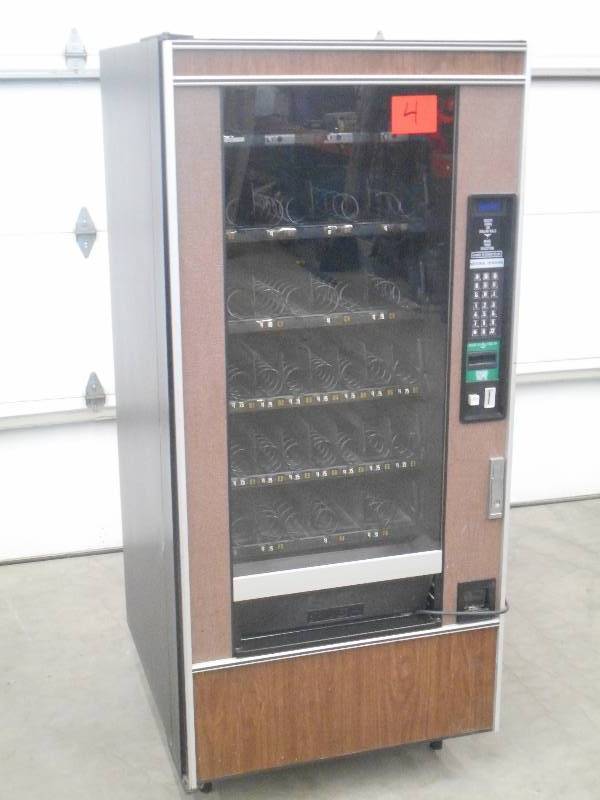 lot 4 image: National Vendors Model 148 32-Sel...