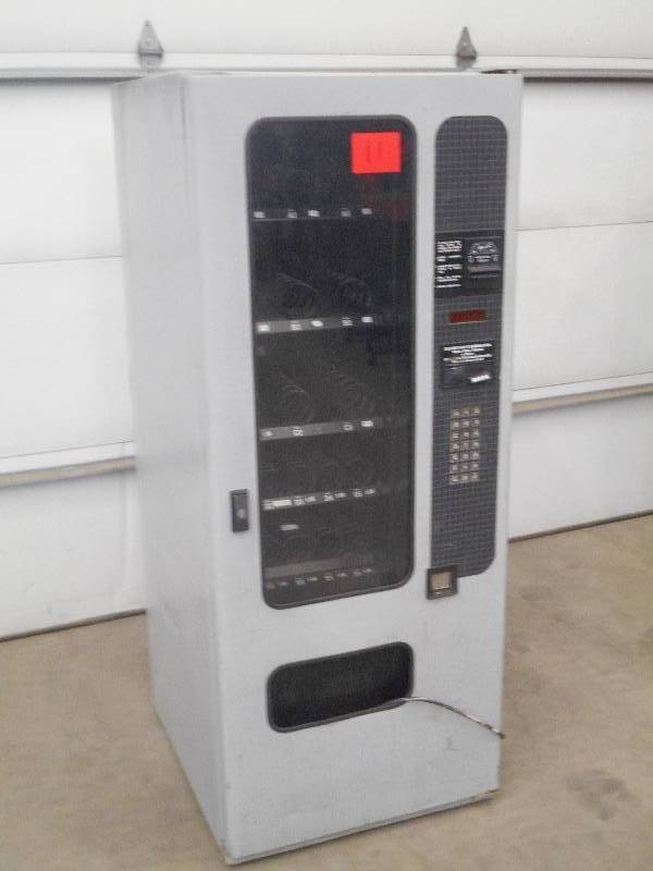 lot 11 image: FSI Model 3039 19-Selection Snack...