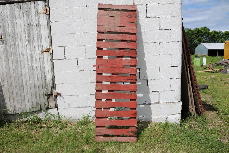 Corn crib door