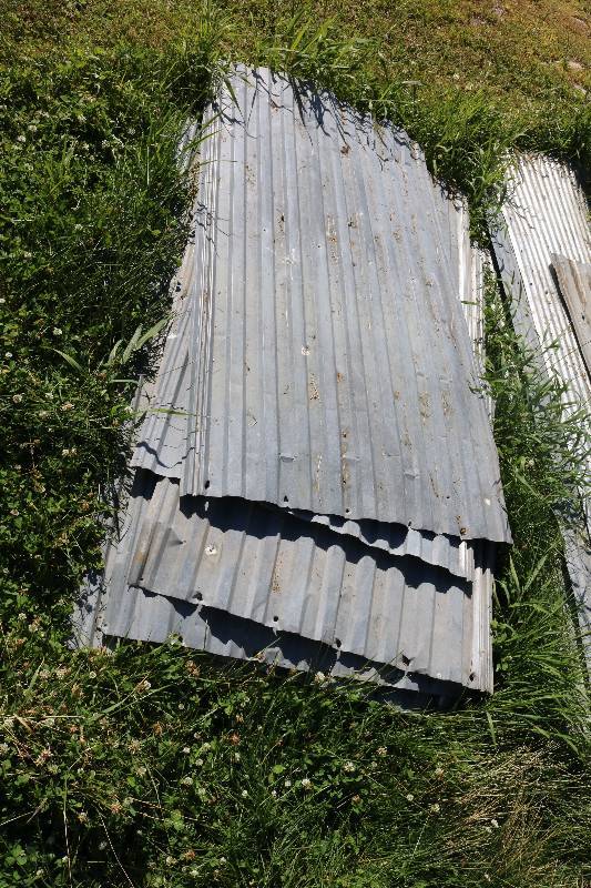 7 pieces of corrugated tin