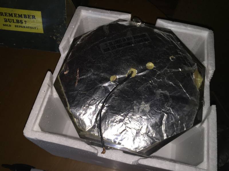 lot 17 image: Ceiling light