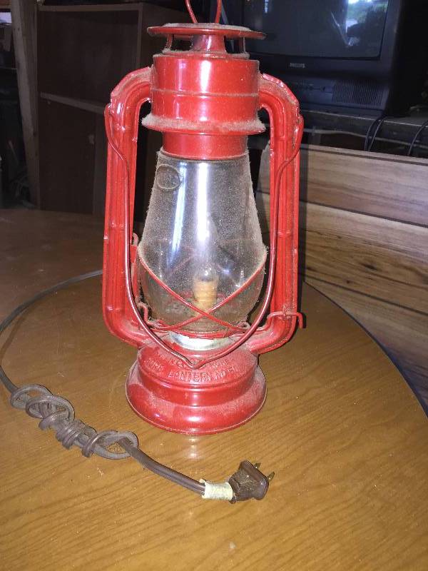 lot 22 image: Lantern Light
