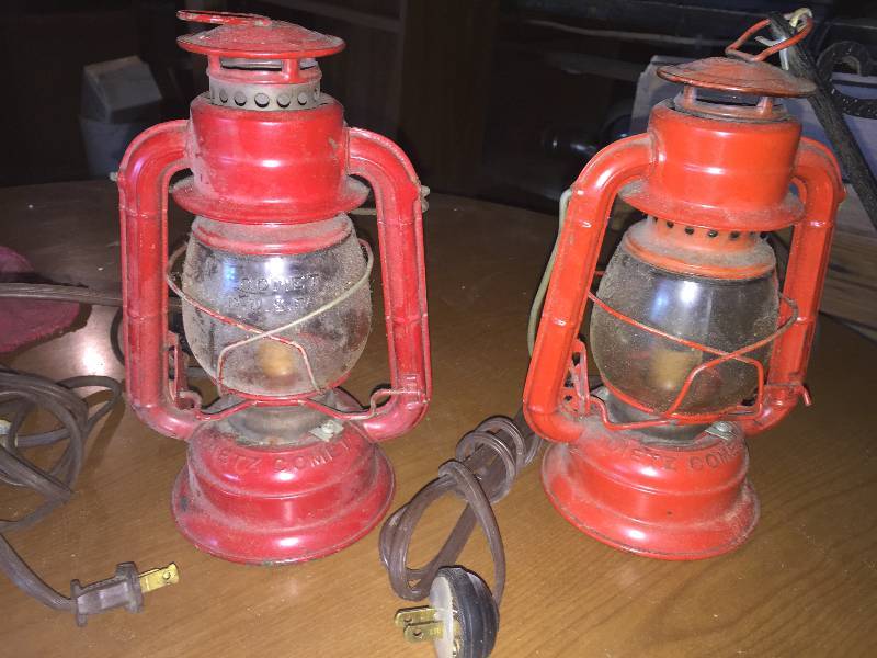 lot 23 image: Set of 2 lantern lights