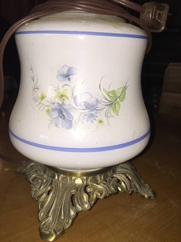 lot 26 image: Glass lamp
