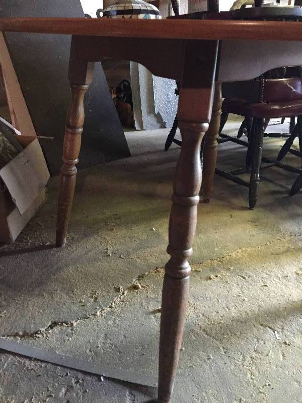 lot 49 image: Table