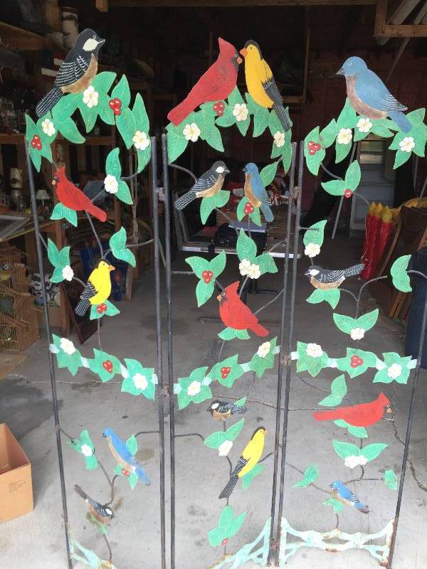 lot 52 image: Decorative bird fence