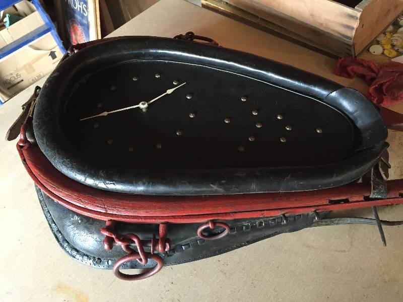 lot 58 image: Horse Collar clock