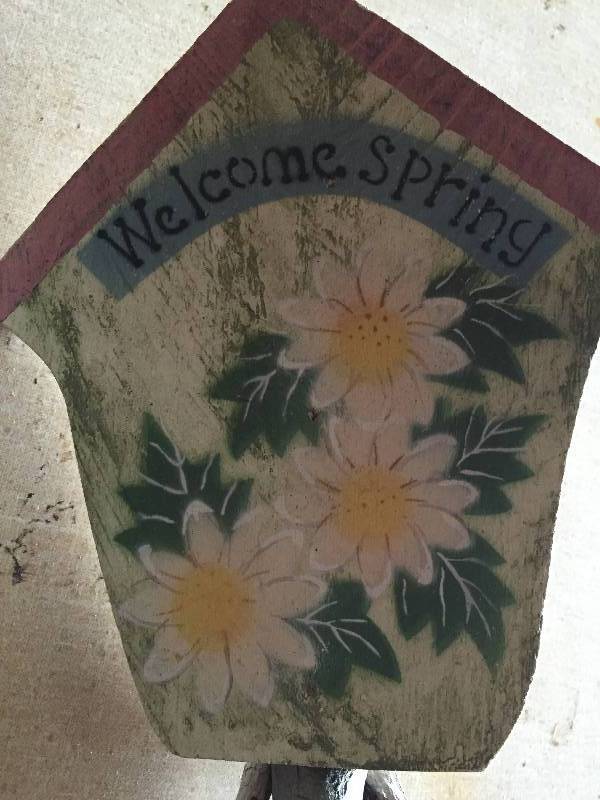 lot 72 image: Garden welcome decorations